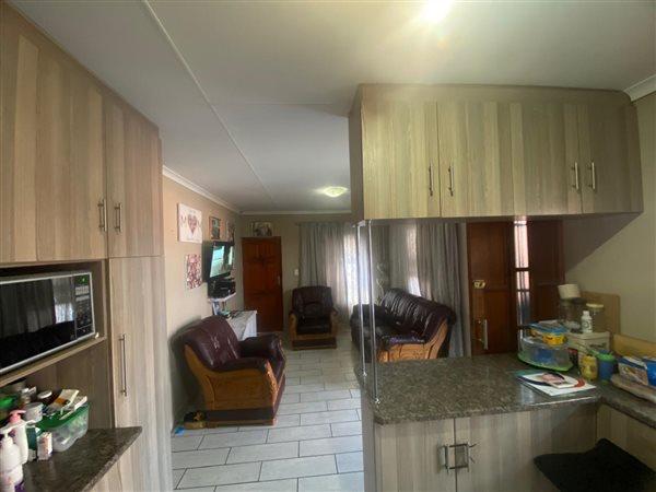 5 Bedroom Property for Sale in Rondevlei Park Western Cape